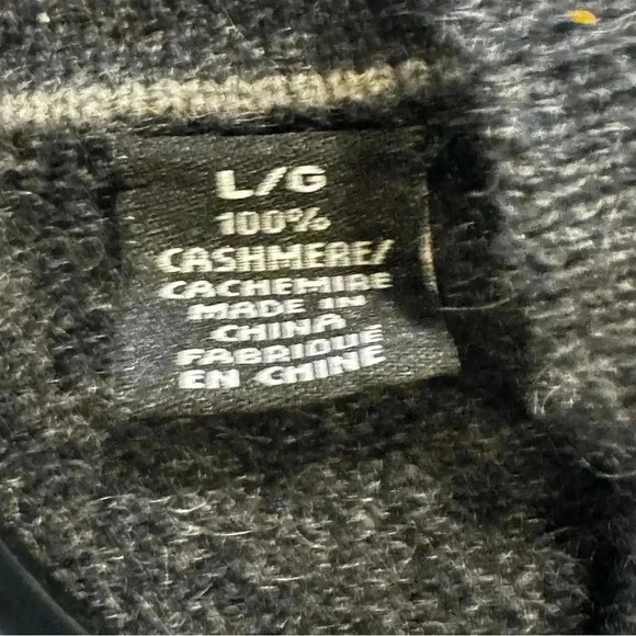 Saks Fifth Avenue Men’s 100% Cashmere V-Neck Sweater Size L - Picture 5 of 8